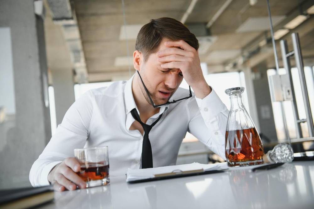 Objawy delirium alkoholowego: Kiedy szukać pomocy medycznej?